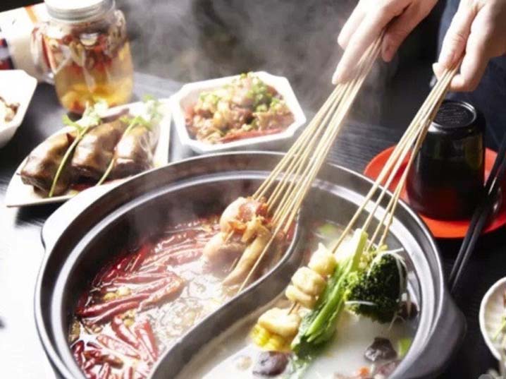 一場(chǎng)秋雨一場(chǎng)涼，秋天已經(jīng)悄然來(lái)臨，秋天天氣轉(zhuǎn)涼，空氣也相對(duì)干燥了，秋天吃什么好，秋天吃什么養(yǎng)生您知道嗎?