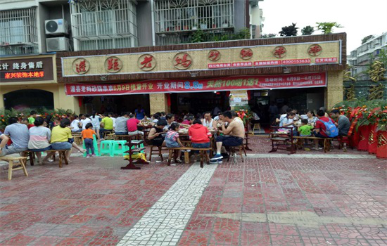 6月串串香加盟店開業